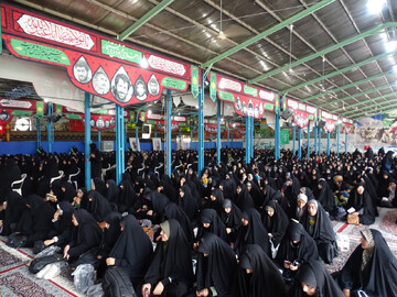 آغاز سال تحصیلی حوزه علمیه خواهران اصفهان در جوار قبور شهدا و علما