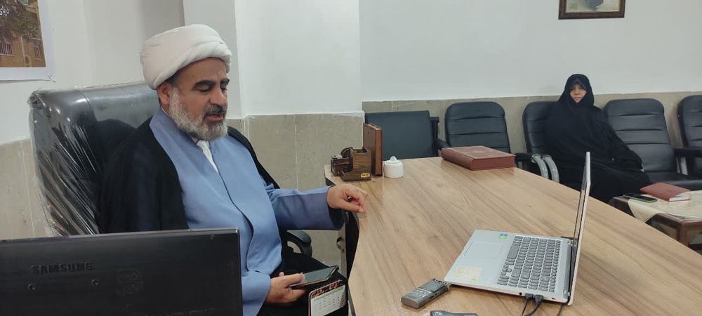 زیر آسمان قشری مقدستر از طلبگی ندیدم و نمیشناسم