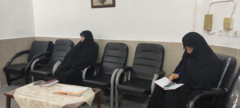 زیر آسمان قشری مقدستر از طلبگی ندیدم و نمیشناسم