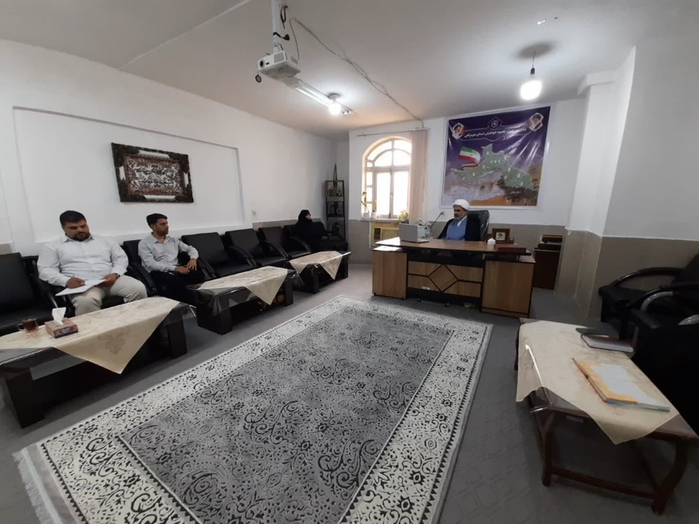 زیر آسمان قشری مقدستر از طلبگی ندیدم و نمیشناسم