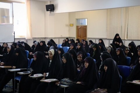 مراسم گرامیداشت هفته دفاع مقدس در مدرسه علمیه تخصصی فاطمیه کرمان