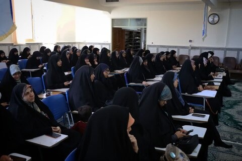 مراسم گرامیداشت هفته دفاع مقدس در مدرسه علمیه تخصصی فاطمیه کرمان