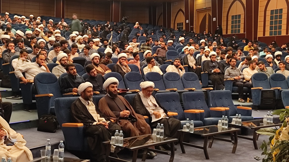 سنتهای الهی در این عالم محل تجلی و آشکار شدن هستند که باید توسط افراد نخبه و مجتهد کشف شوند.