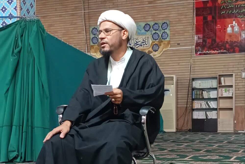 در جنگ نرم طلاب مسئولیت دفاع از اعتقادات مردم را بر عهده دارند