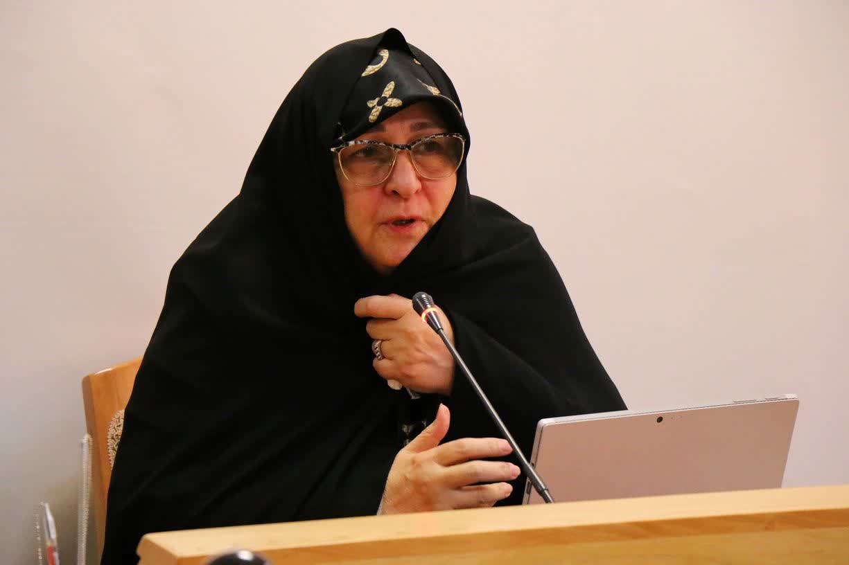 آغاز تدریس اندیشه اخلاقی امام خمینی(س) توسط رئیس انجمن علمی عرفان اسلامی ایران+ تصاویر