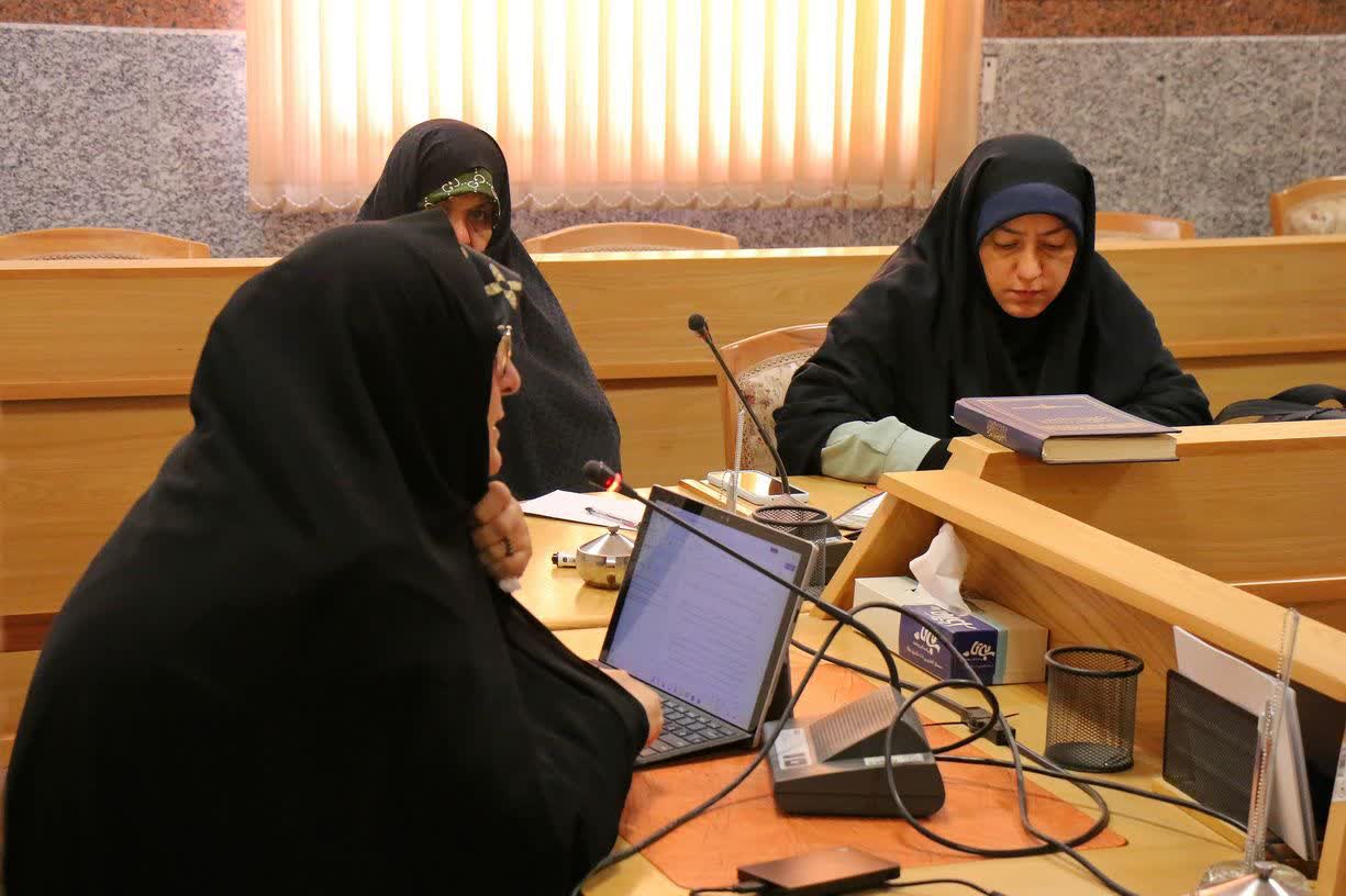 آغاز تدریس اندیشه اخلاقی امام خمینی(س) توسط رئیس انجمن علمی عرفان اسلامی ایران+ تصاویر