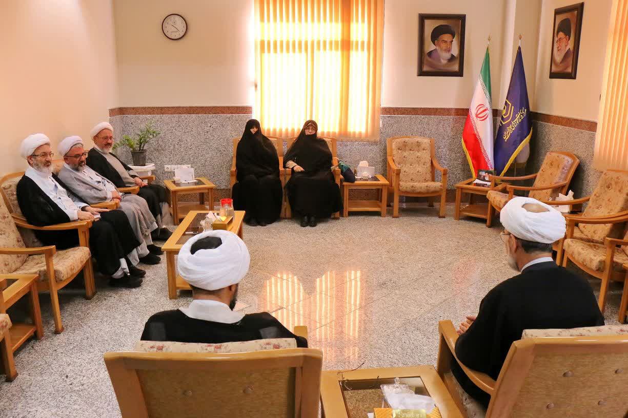 آغاز تدریس اندیشه اخلاقی امام خمینی(س) توسط رئیس انجمن علمی عرفان اسلامی ایران+ تصاویر