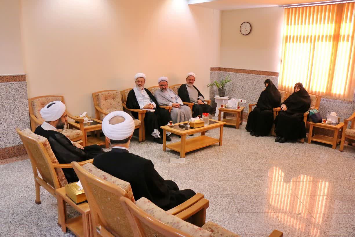 آغاز تدریس اندیشه اخلاقی امام خمینی(س) توسط رئیس انجمن علمی عرفان اسلامی ایران+ تصاویر