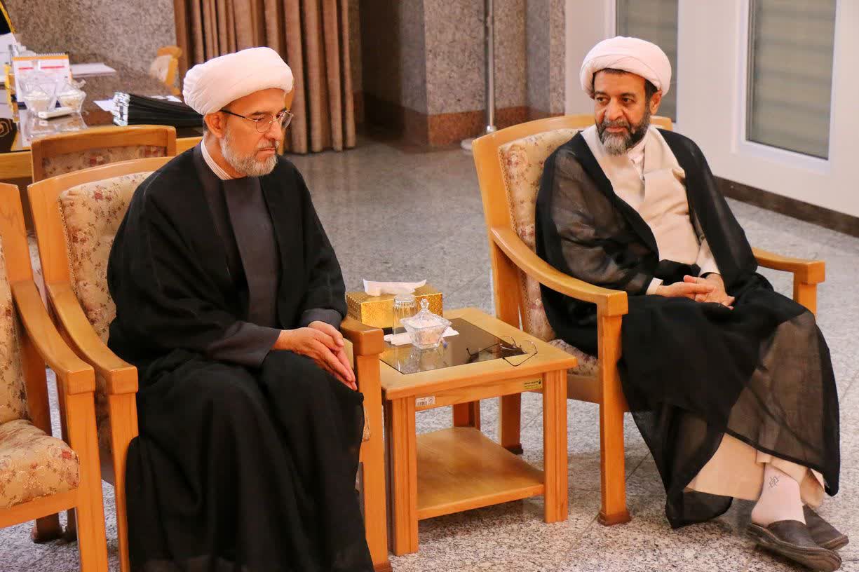 آغاز تدریس اندیشه اخلاقی امام خمینی(س) توسط رئیس انجمن علمی عرفان اسلامی ایران+ تصاویر