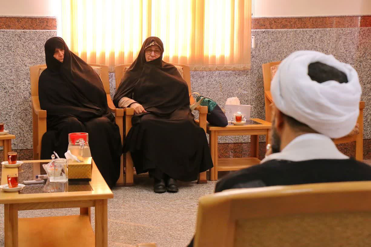 آغاز تدریس اندیشه اخلاقی امام خمینی(س) توسط رئیس انجمن علمی عرفان اسلامی ایران+ تصاویر