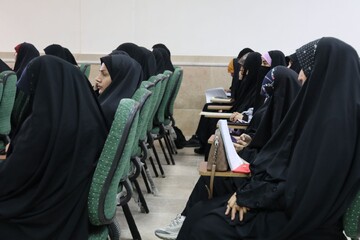 تصاویر/ برگزاری اولین سالگرد شهادت سیدحسن نصرالله در حوزه علمیه خواهران استان بوشهر