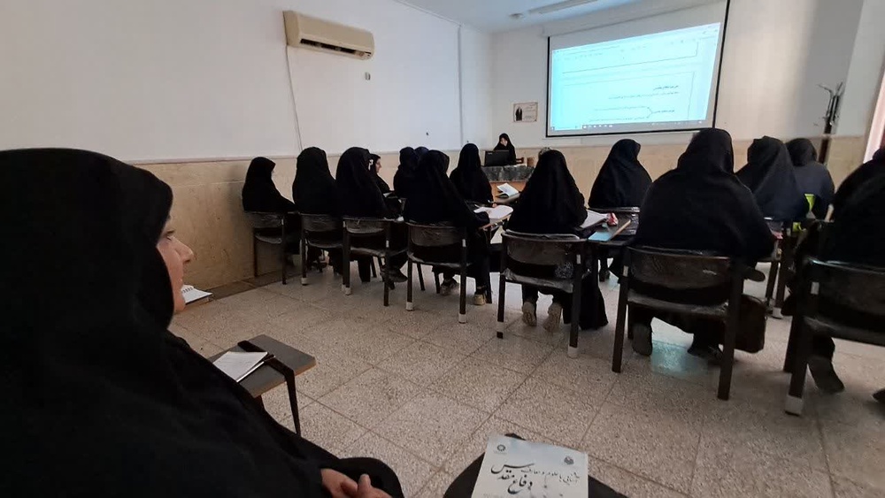 پاسداشت یاد شهدا و نشر فرهنگ ایثار از وظایف مهم طلاب است