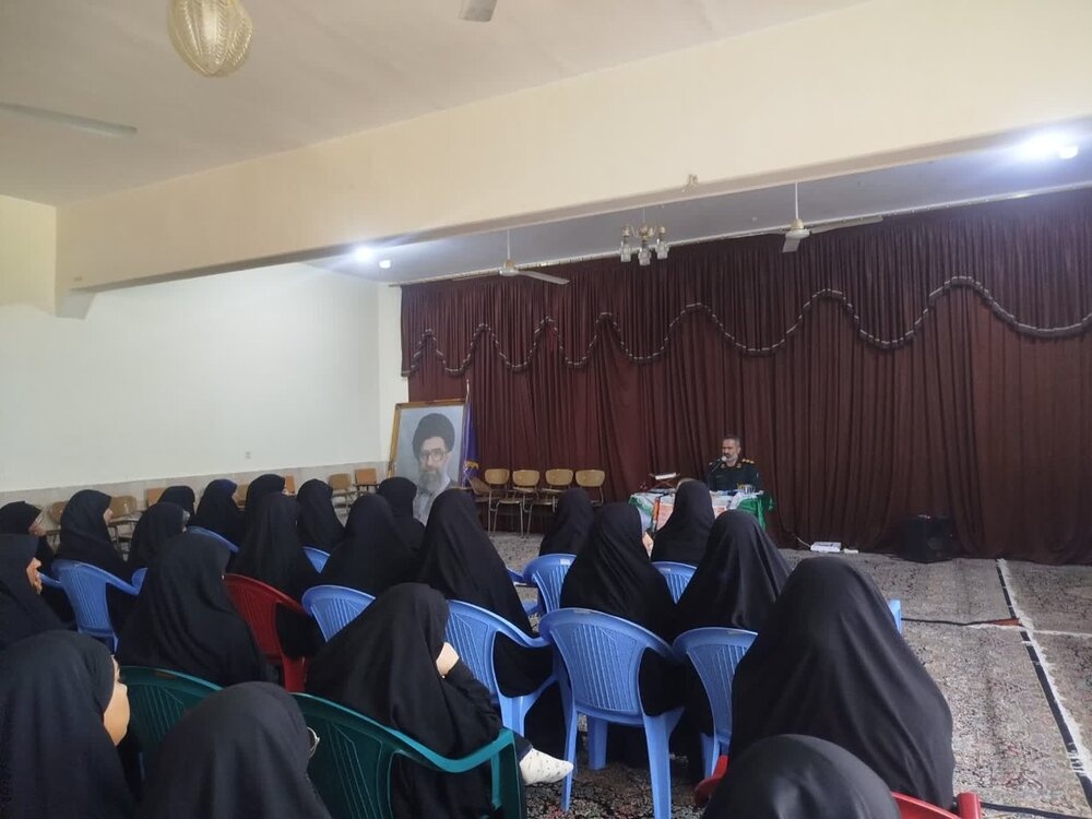 روحانیون و طلاب نقش بیبدیلی در هدایت افکار عمومی و بصیرتافزایی جامعه دارند