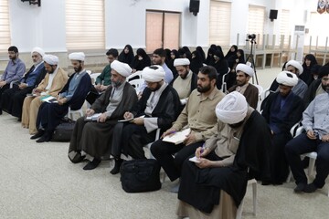 تصاویر/ اولین جلسه درس آیت الله صفایی بوشهری در حوزه علمیه خواهران بوشهر