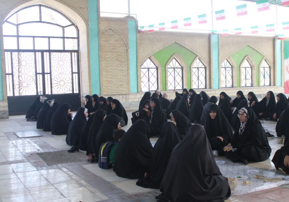 شهدا زندهاند، روایت صبحگاه طلاب در جوار تربت پاک شهیدان