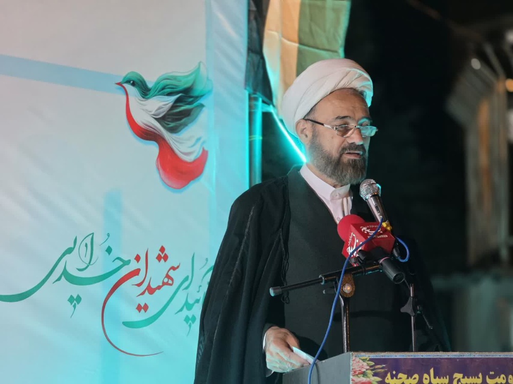 ملت ایران عزتمندی خود را مدیون شهداست