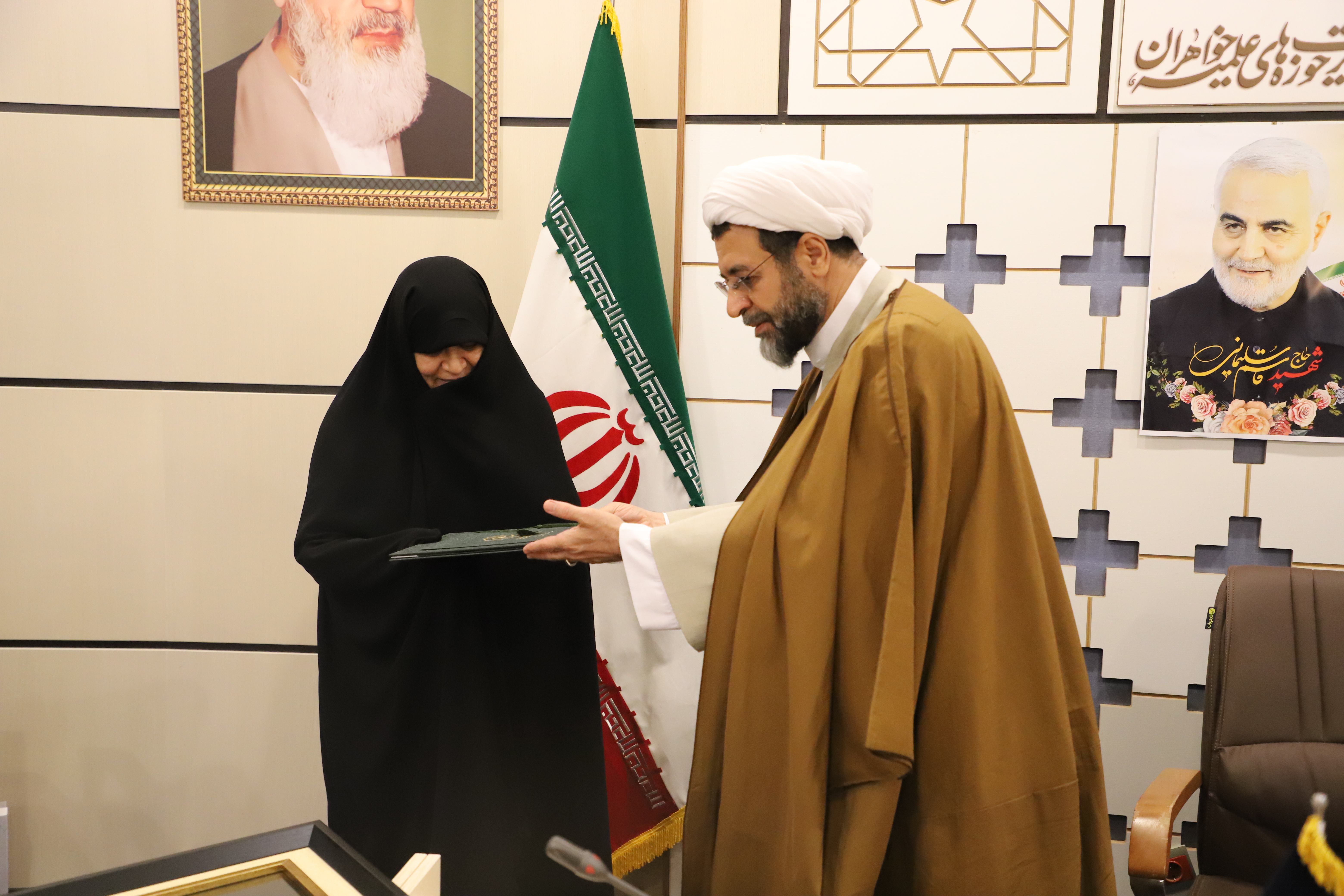 مراسم تکریم و معارفه معاون آموزش حوزههای علمیه خواهران برگزار شد/ صدرشیرازی سرپرست معاونت آموزش شد