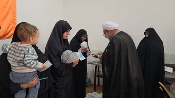 بررسی دغدغه‌های آموزشی در بازدید مدیر حوزه علمیه خواهران یزد از مدرسه فاطمیه اشکذر