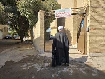 بررسی دغدغه‌های آموزشی در بازدید مدیر حوزه علمیه خواهران یزد از مدرسه فاطمیه اشکذر