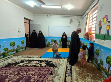 بررسی دغدغه‌های آموزشی در بازدید مدیر حوزه علمیه خواهران یزد از مدرسه فاطمیه اشکذر