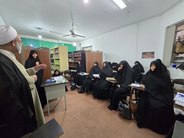 بررسی دغدغه‌های آموزشی در بازدید مدیر حوزه علمیه خواهران یزد از مدرسه فاطمیه اشکذر