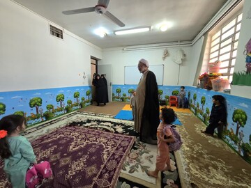 بررسی دغدغه‌های آموزشی در بازدید مدیر حوزه علمیه خواهران یزد از مدرسه فاطمیه اشکذر