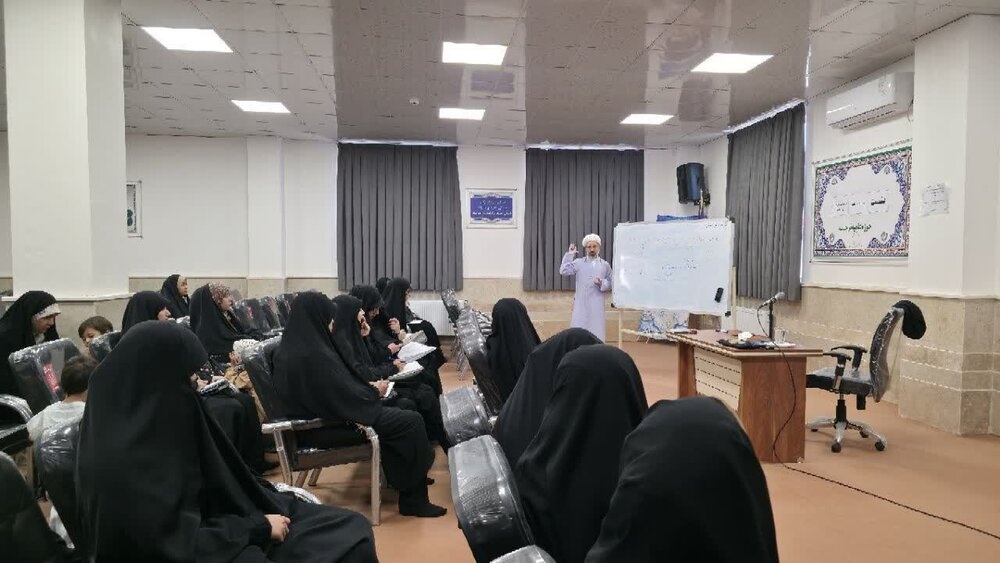 راه نجات و سعادت را باید در کلام اهل‌بیت(ع) جستجو کرد