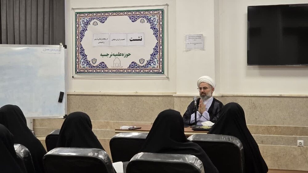 راه نجات و سعادت را باید در کلام اهل‌بیت(ع) جستجو کرد