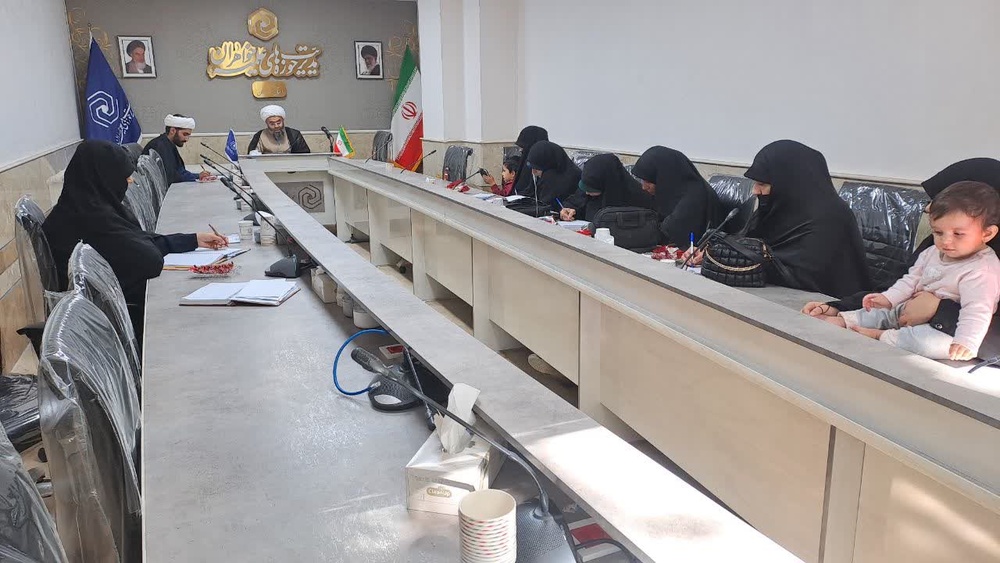 نشست معاونین فرهنگی حوزه های علمیه خواهران استان کردستان