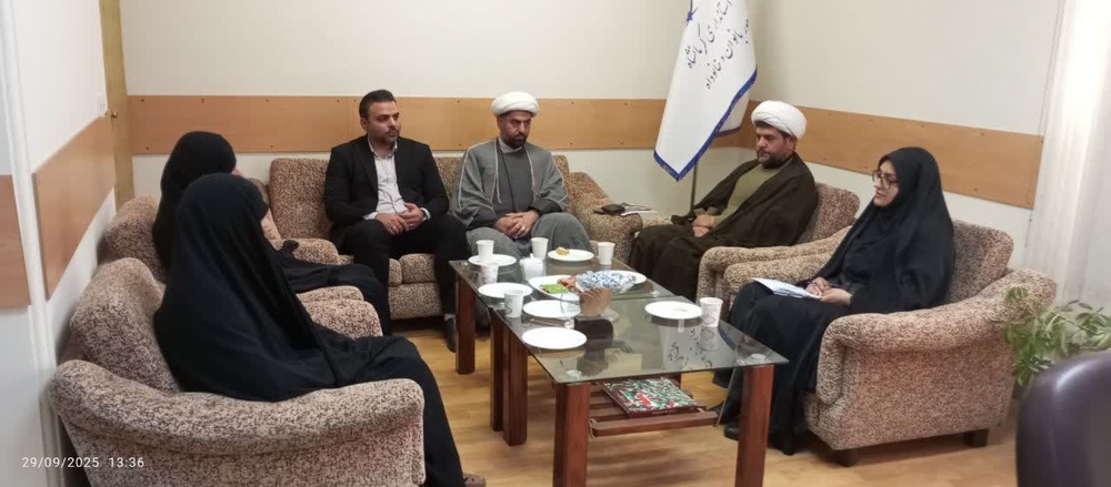 پیگیری برگزاری مراسم اختتامیه همایش ملی «زن و خانواده» در جلسه با معاون امور بانوان و خانواده استاندار