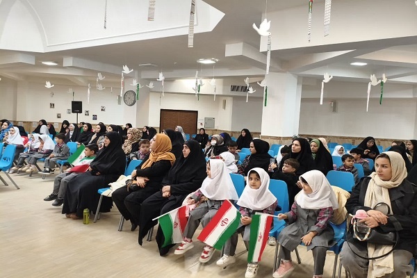 در تربیت فرزند اساس، مادر است