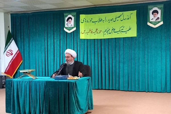 تواضع ثمره‌ درخت علم و دانش است 