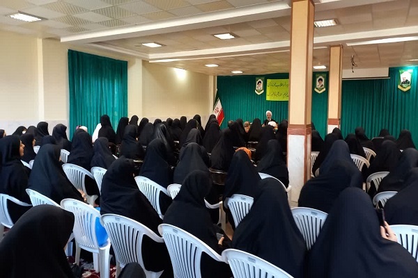 تواضع ثمره درخت علم و دانش است