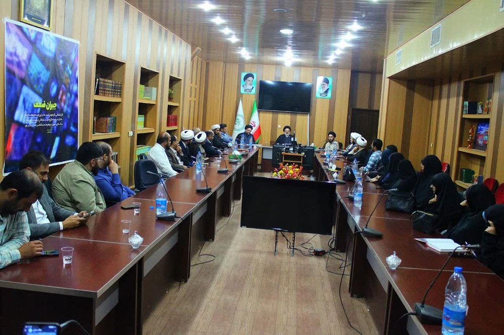 جهانی‌شدن حوزه‌های علمیه با الگوی مکتب سلیمانی/ استان کرمان مرجعیت بین‌المللی در زمینه گفتمان‌سازی مقاومت پیدا کند