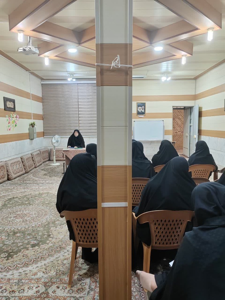 تبیین آموزه‌های تربیتی سوره حمد در نشست علمی حوزه علمیه فاطمیه نجف‌آباد