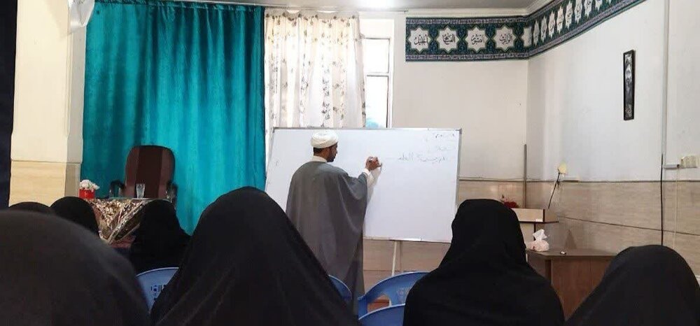 پیشرفت معنوی طلاب در گرو بکارگیری علم در جهت تبعیت از ولایت فقیه است