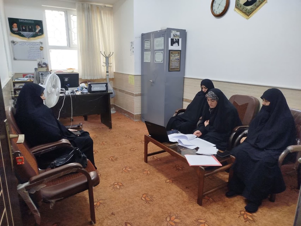 بررسی نقش هوش معنوی و سبک‌های دلبستگی در پیش‌بینی طلاق عاطفی زوجین میبدی