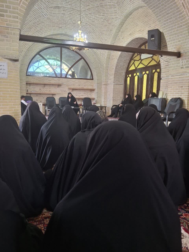 برگزاری نشست تخصصی با عنوان چالش خودمحق‌پنداری و وظیفه طلاب جوان