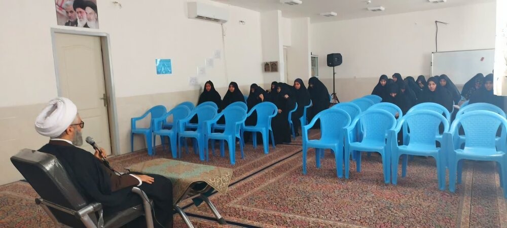 طلاب دانش خود را همگام با تحولات جامعه بهروز نگه دارند