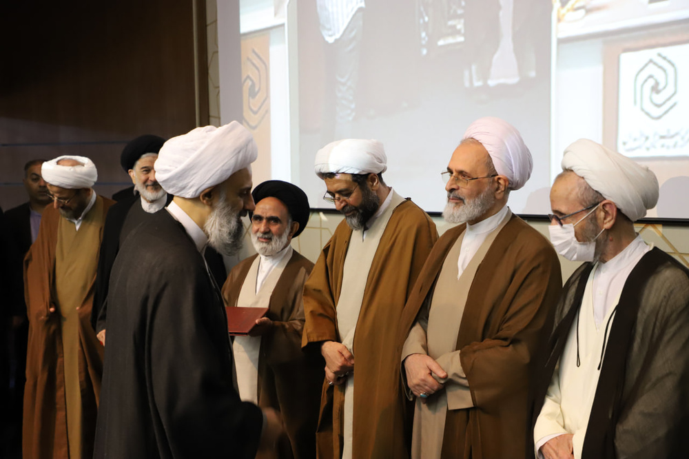 آیین تکریم و معارفه مدیران سابق و جدید حوزه‌های علمیه خواهران سراسر کشور برگزار شد