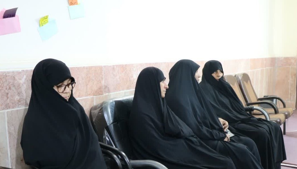 عقل، نخستین آفریده الهی و چراغ راه سالکان اخلاق است