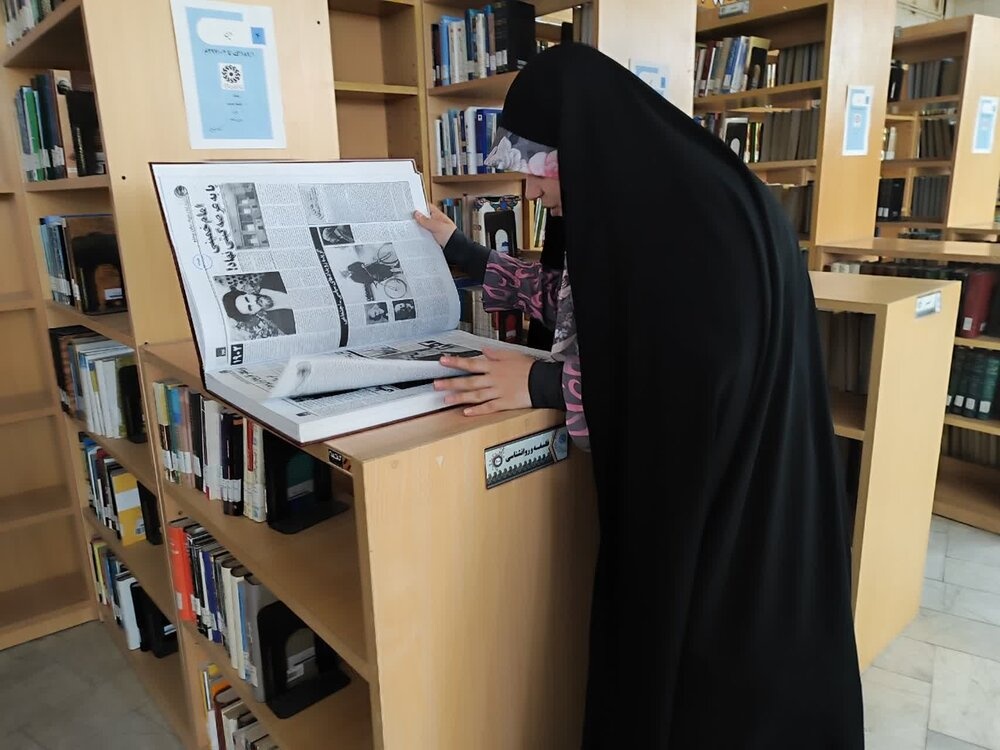 بازدید علمی طلاب مدرسه علمیه تخصصی فاطمیه کرمان از کتابخانه مسجد جامع کرمان