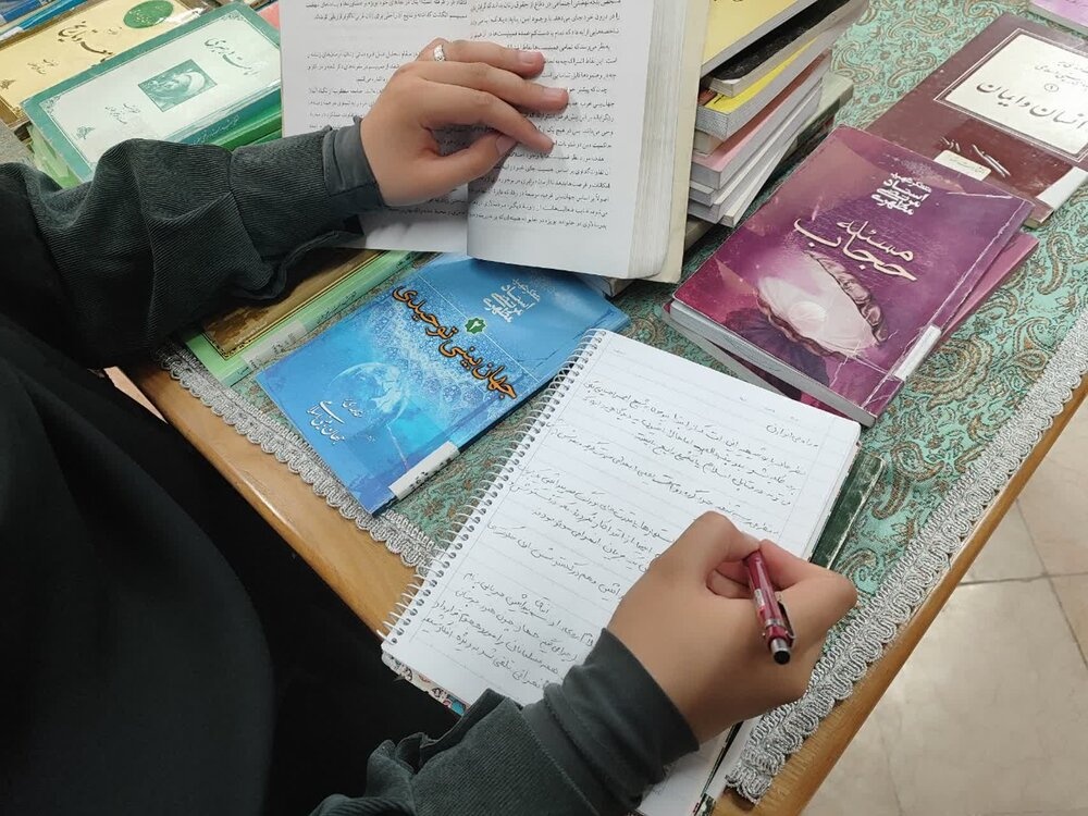 جلسه درس «روش تحقیق» طلاب مدرسه علمیه تخصصی فاطمیه کرمان