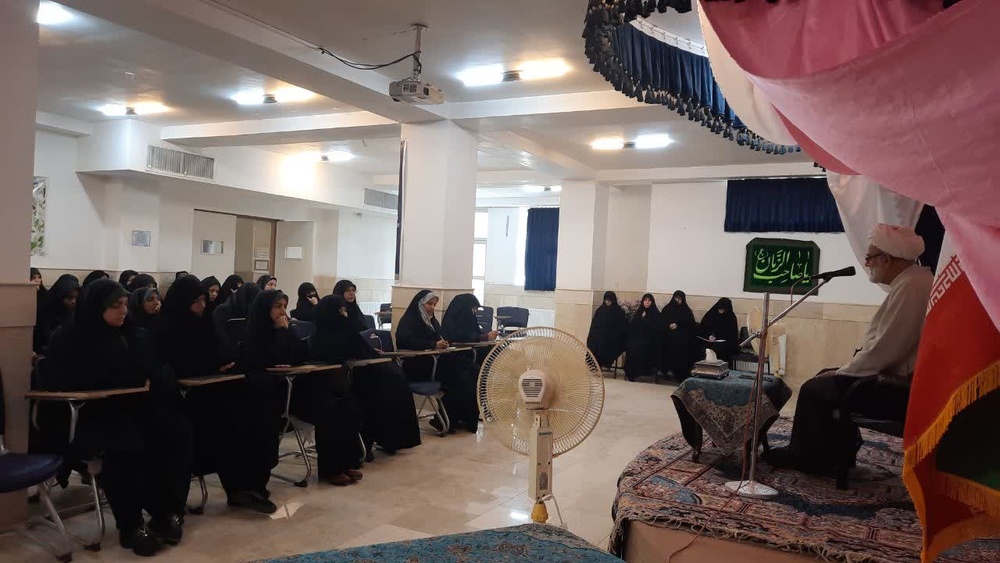 رمز موفقیت در طلبگی، اخلاص و عبرت‌گیری از گذشتگان است