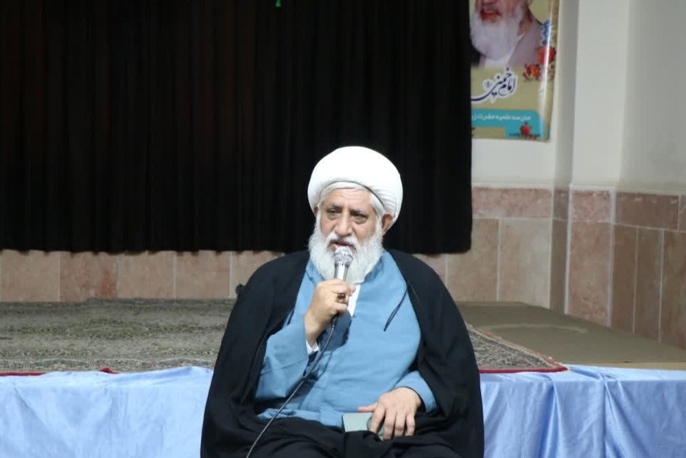 عقل، نخستین آفریده الهی و چراغ راه سالکان اخلاق است