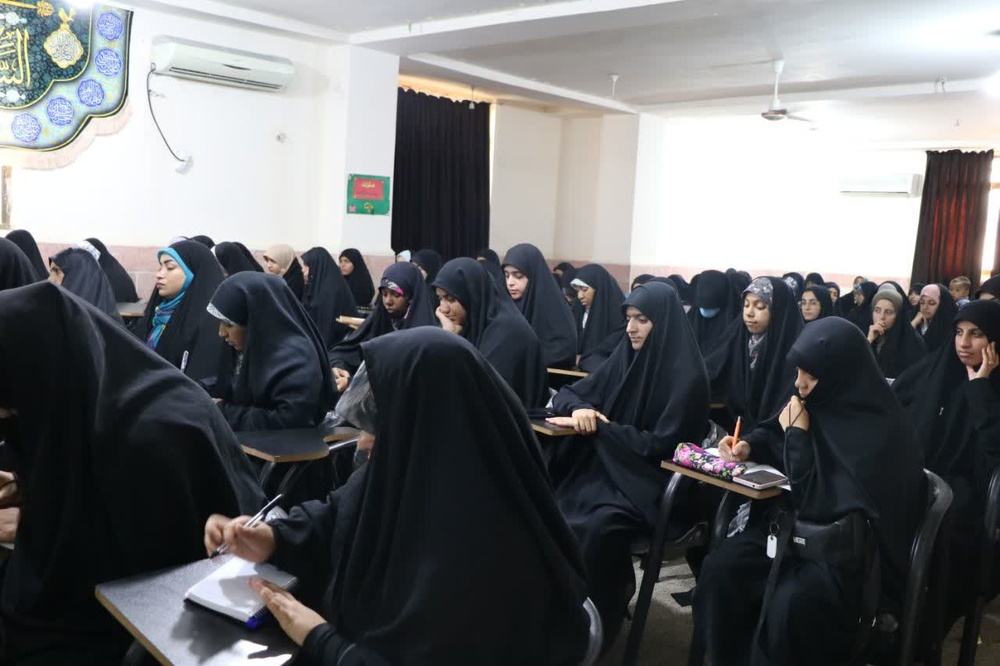 عقل، نخستین آفریده الهی و چراغ راه سالکان اخلاق است