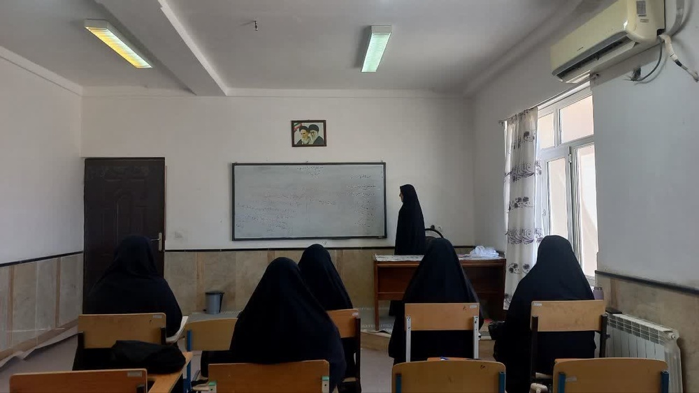 برگزاری کارگاه مقاله‌نویسی در مدرسه علمیه طوبی بهبهان هم‌زمان با آغاز یازدهمین دوره مسابقات رشد