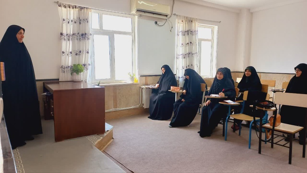 برگزاری کارگاه مقاله‌نویسی در مدرسه علمیه طوبی بهبهان هم‌زمان با آغاز یازدهمین دوره مسابقات رشد