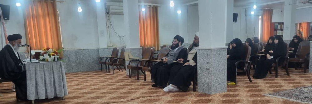 برگزاری جلسه اخلاق با حضور نماینده ولی‌فقیه در استان خوزستان در مدرسه بندرماهشهر