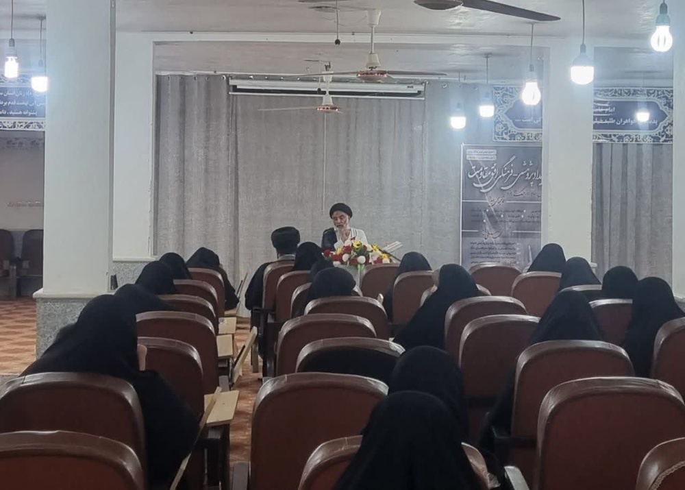 برگزاری جلسه اخلاق با حضور نماینده ولی‌فقیه در استان خوزستان در مدرسه بندرماهشهر